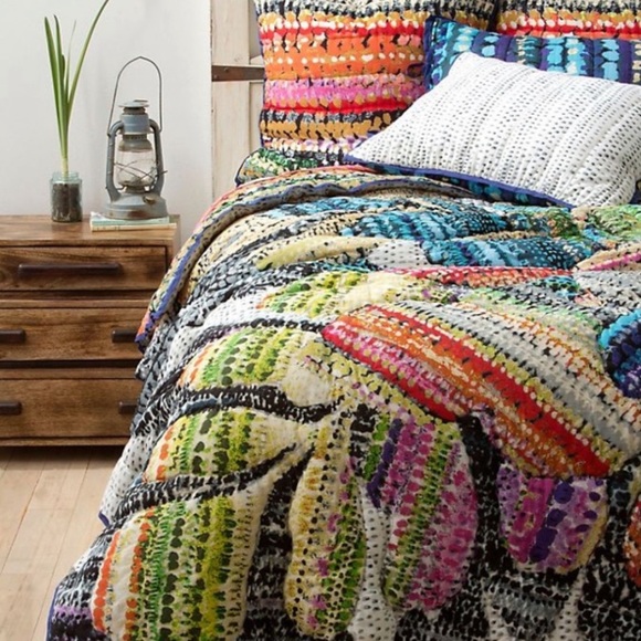 Anthropologie Other - Anthropologie Gila king quilt w 4 shams